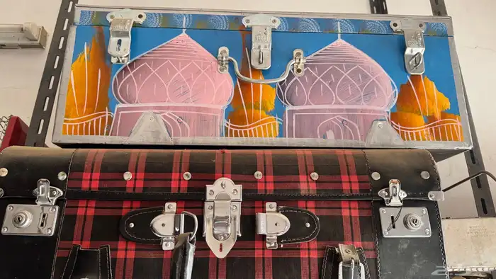 للبيع شناط تراثيه قديمه بحاله جيده وحافظه و2 سراج ومطبقيه 1