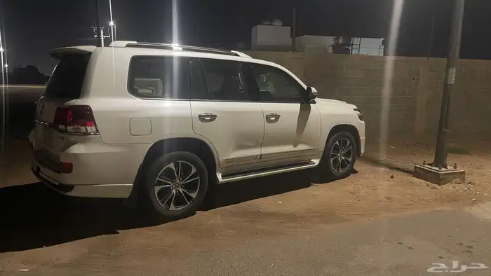 جيب لاند كرروزر رقم 4 موديل 2021 2