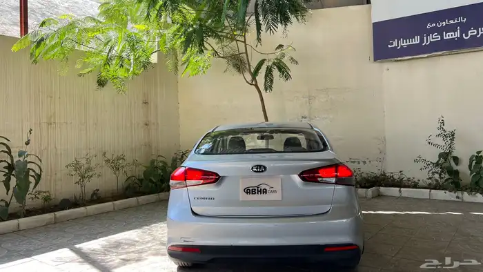 كيا سيراتو 2017 (نصف الفل) بحالة نظيفة جدا 7