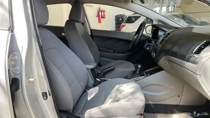 كيا سيراتو 2017 (نصف الفل) بحالة نظيفة جدا 13