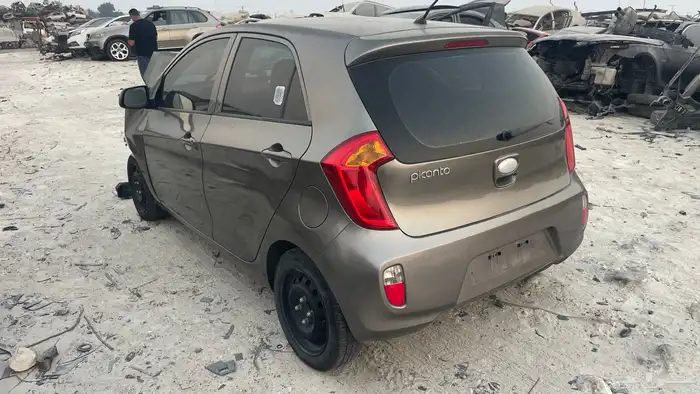 كيا بيكانتو 2013 قطع غيار فقط السياره في البحرين 3