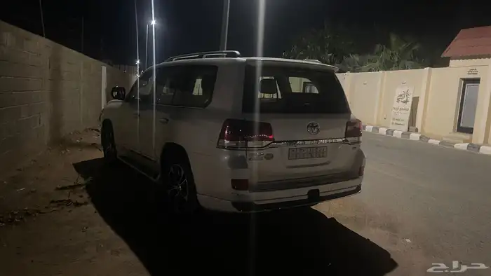 جيب لاند كرروزر رقم 4 موديل 2021 3