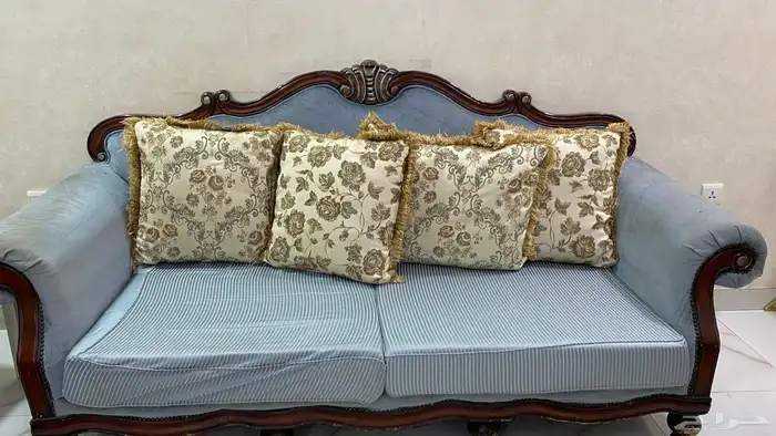 كنب كبير و وسط و 2 فردي مع 8 مخدات كبيره 2