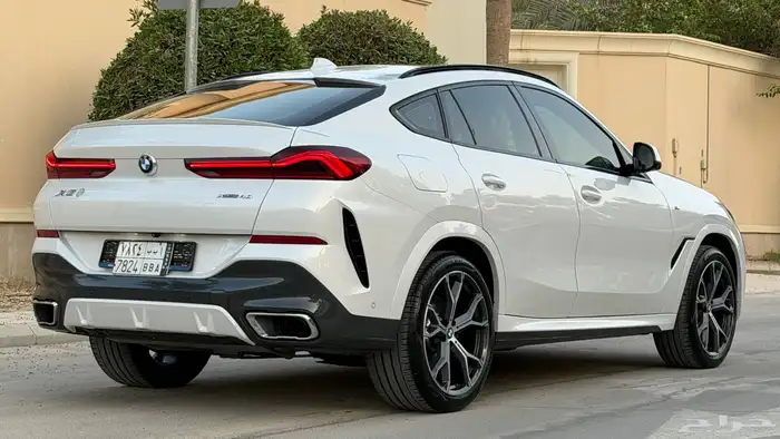 بحالة الوكالة BMW X6 2022 M kit 8