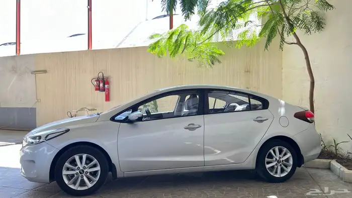 كيا سيراتو 2017 (نصف الفل) بحالة نظيفة جدا 3