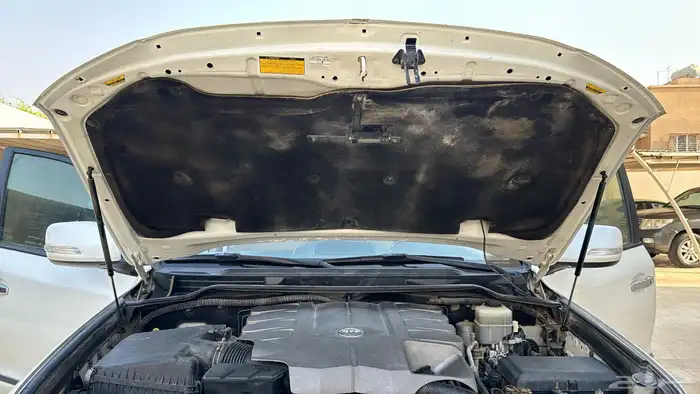 لاندكروزر GXR 2012 سعودي 8 سلندر 21