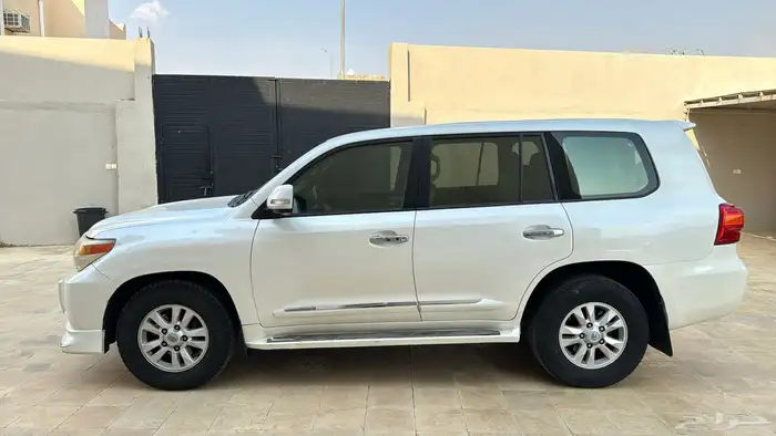 لاندكروزر GXR 2012 سعودي 8 سلندر 3