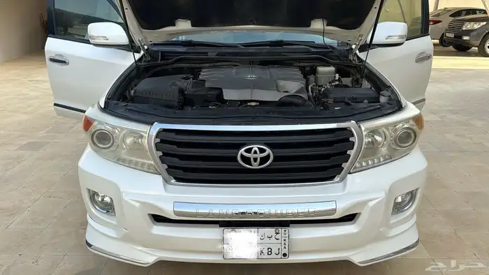 لاندكروزر GXR 2012 سعودي 8 سلندر 20