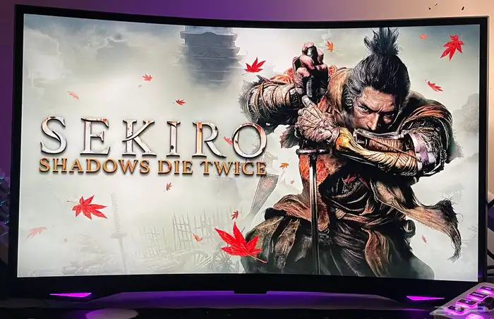 شاشة فيمنق و سمارت سامسونج اوديسي جي6 odyssey G6 3