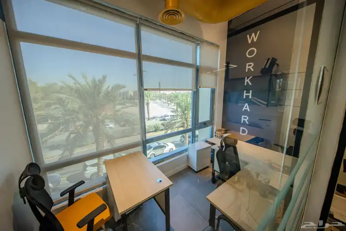 مكاتب مؤثثة للإيجار 9