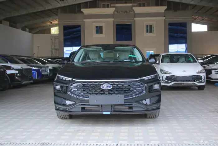 متوفر فورد توروس امبيانتي موديل2025 كاش وتقسيط 0