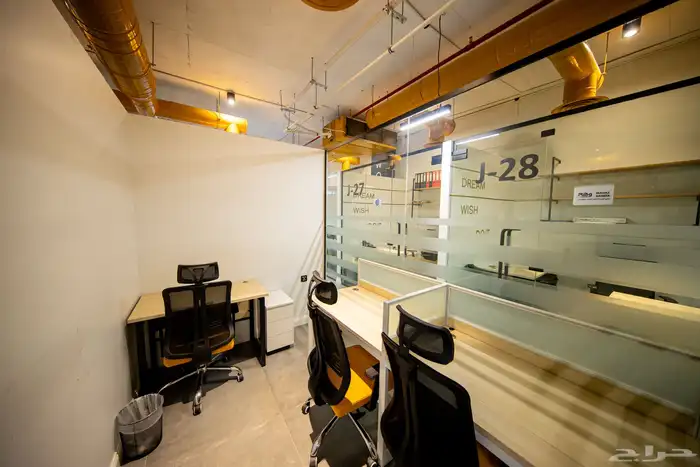 مكاتب مؤثثة للإيجار 17