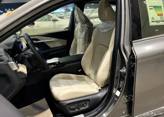 تويوتا كامري LE 2025 بنزين جديد اصفار بأقل سعر 13