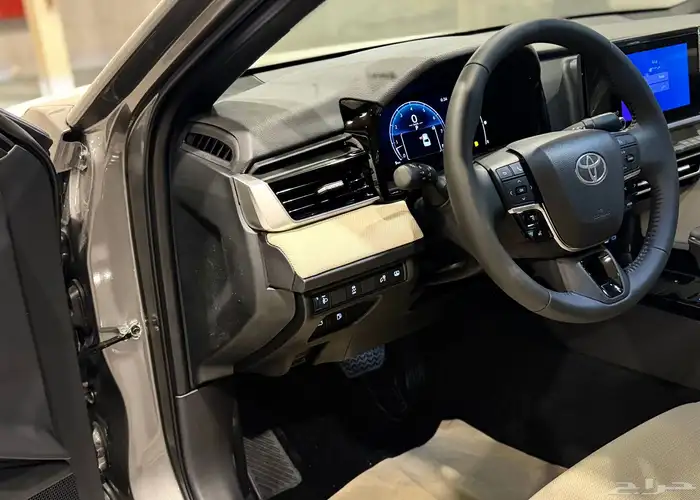 تويوتا كامري LE 2025 بنزين جديد اصفار بأقل سعر 12