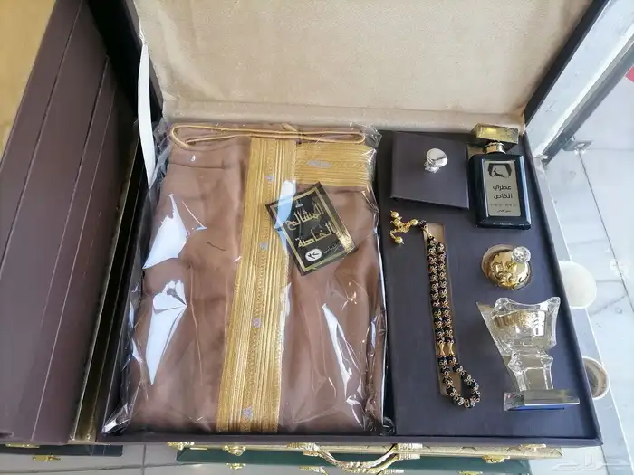 هدايا بشت شتوي وبر فرة بشت زواج دروع سبوف تخرج ترقية 37