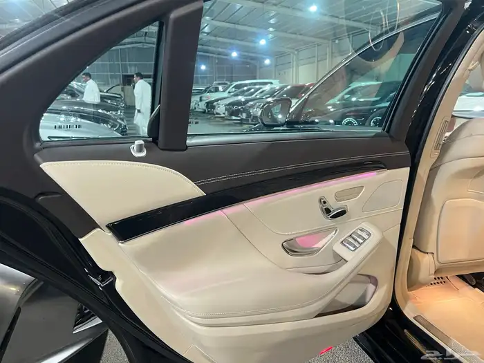 مرسيدس s400 مخزنه عداد 77 الف جفالي 4 ازارير وكاله 39