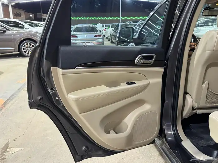 جراند شيروكي ليمتد 2014 (( بحالة ممتازة )) 23