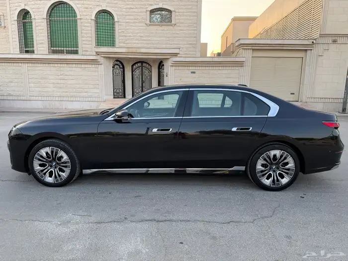 بي ام دبليو 740 Liاعلى فئة 2023 للبيع 1