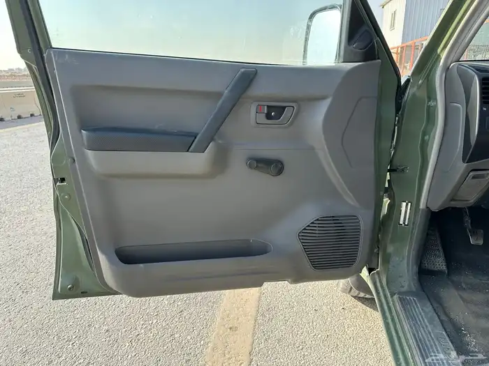 ديكورات ابواب باجيرو 2004 اربع ابواب 0