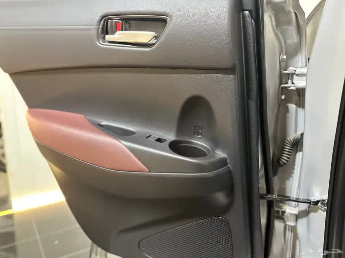 تويوتا كورولا كروس LE هايبرد 2025 14