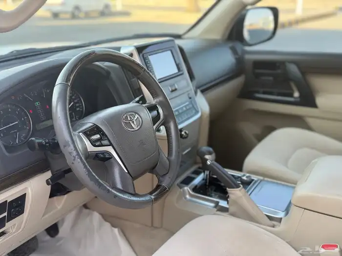 للبيع لاندكروزر نظيف جدا بإسمي من الوكالة 5