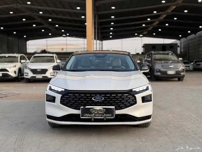 فورد توروس 2022 تيتانيوم ابيض 4