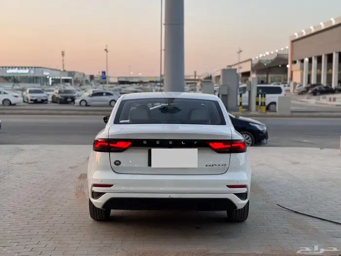 جيلي امجراند 2024 ابيض 6