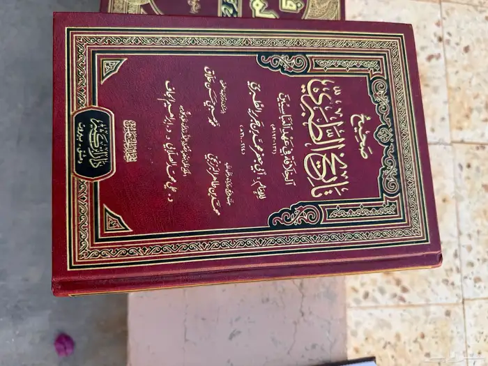 كتب بحالة ممتازة للبيع   دينية مجلدات   روايات  نحو 16