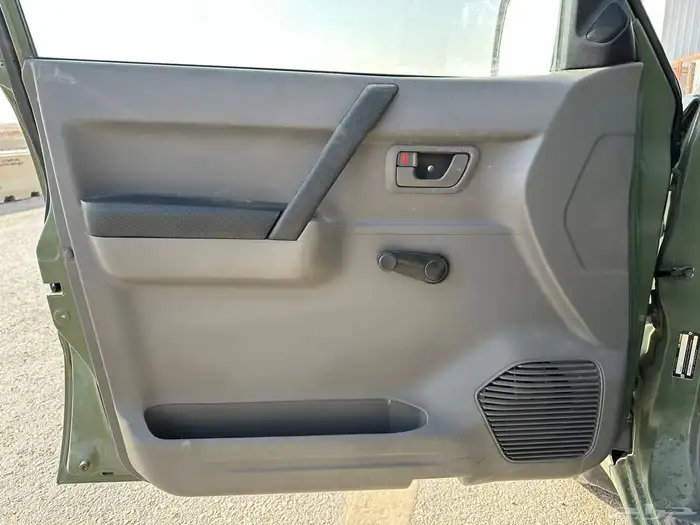 ديكورات ابواب باجيرو 2004 اربع ابواب 1