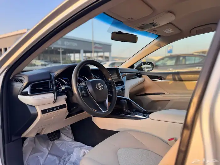 تويوتا كامري 2023 مطور فضي 10