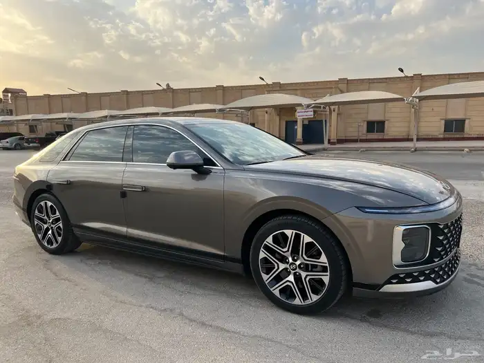 ازيرا بريميوم 2024 ( شبه جديد ) وارد الوعلان 3