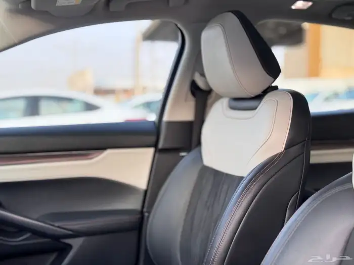 فورد توروس 2022 تيتانيوم ابيض 14