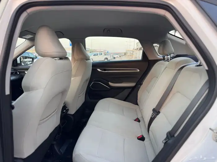 جيلي امجراند 2024 ابيض 8