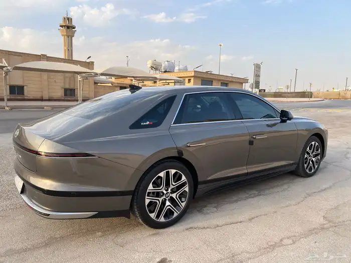 ازيرا بريميوم 2024 ( شبه جديد ) وارد الوعلان 6