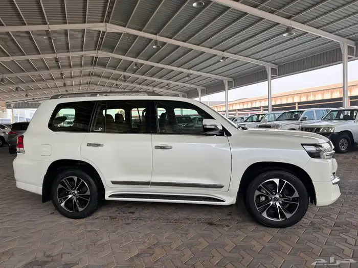 تويوتا لاندكروزر جي اكس أر تورينق سعودي رقم 4 موديل 2021 9