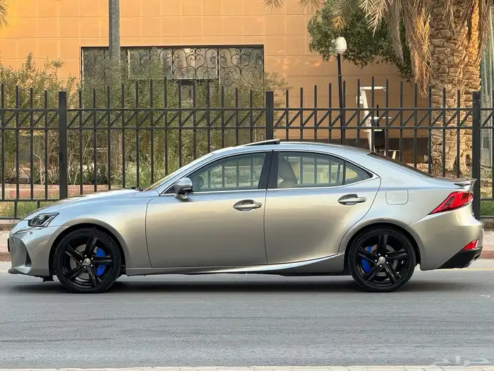 لكزس IS350 فل 2017 سعودي 2