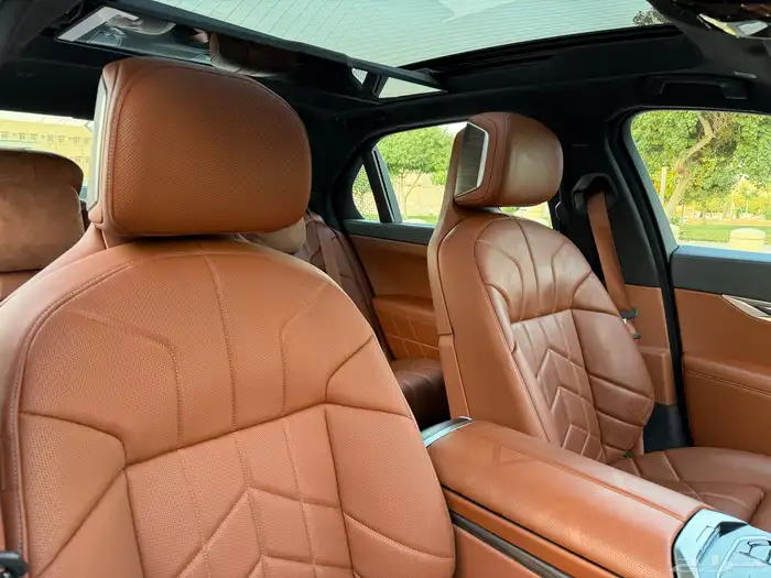 بي ام دبليو 740 Liاعلى فئة 2023 للبيع 20