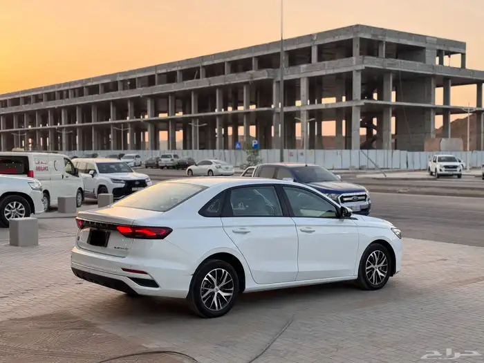 جيلي امجراند 2024 ابيض 5