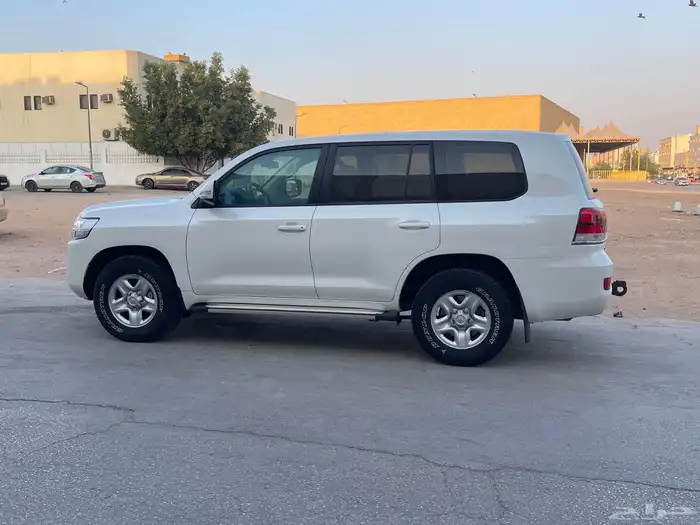 لاندكروزر GXR 2020 ديزل 4