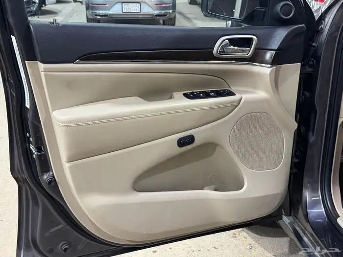 جراند شيروكي ليمتد 2014 (( بحالة ممتازة )) 10