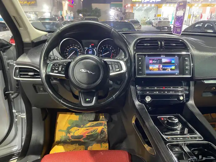 جاكوار F Pace R Sport ستة سلندر سوبر تشارج 17