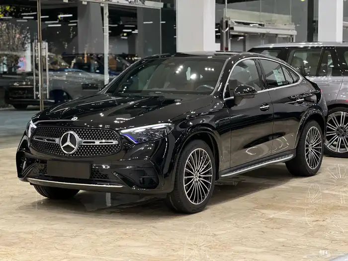 مرسيدس GLC 200 Coupe جديد 2025 باكج AMG فل كامل 1
