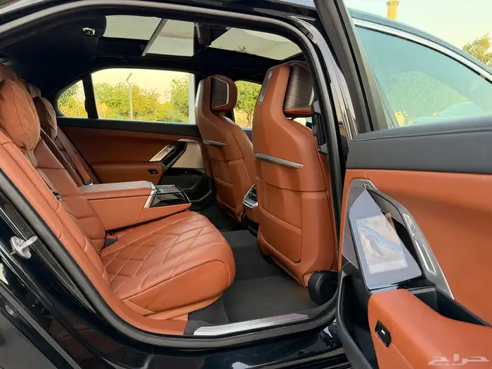 بي ام دبليو 740 Liاعلى فئة 2023 للبيع 19