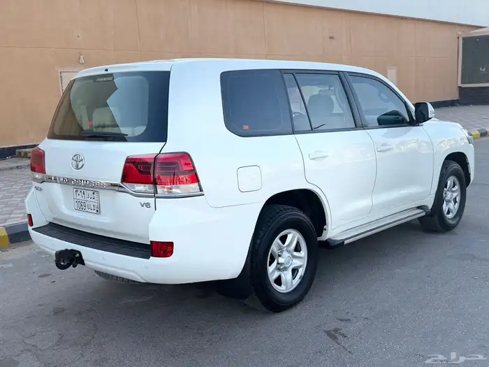 للبيع لاندكروزر نظيف جدا بإسمي من الوكالة 2