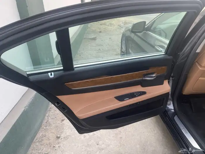 BMW 750 2009 10