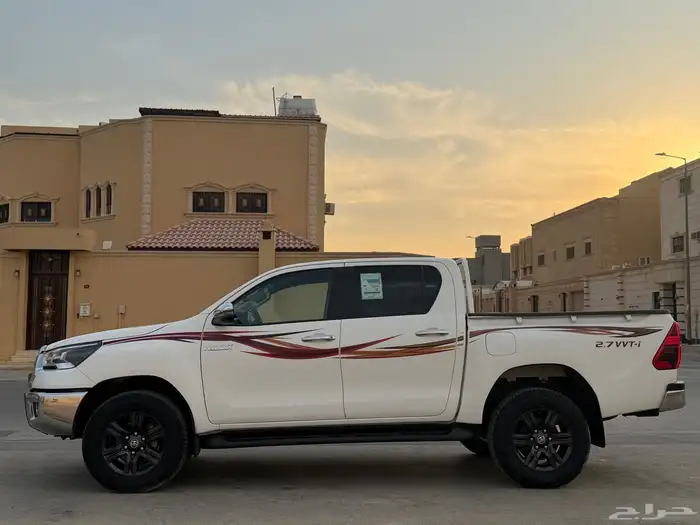 هايلوكس 2022 دبل بنزين وكالة 3