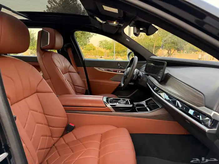 بي ام دبليو 740 Liاعلى فئة 2023 للبيع 21