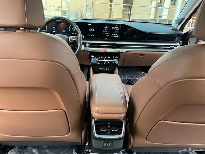 ازيرا بريميوم 2024 ( شبه جديد ) وارد الوعلان 21