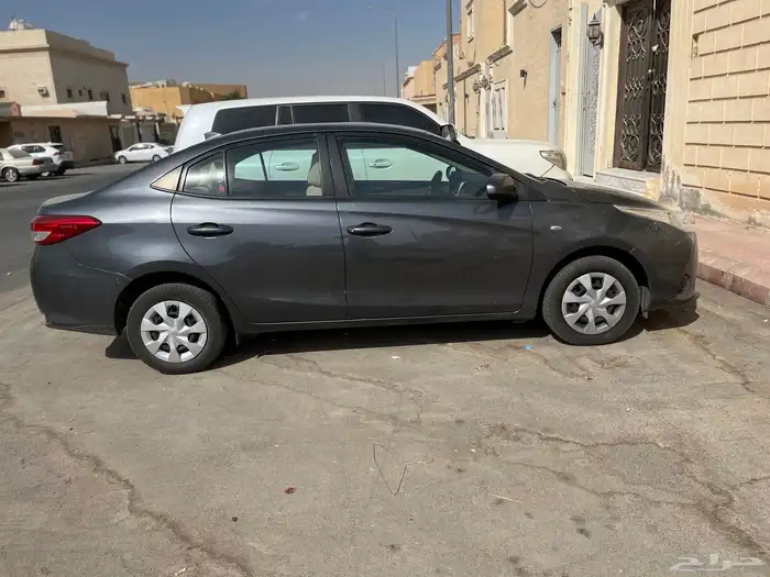 للبيع تويوتا يارس 2022 4