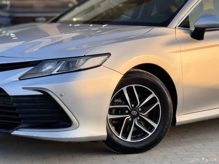 تويوتا كامري 2023 مطور فضي 2